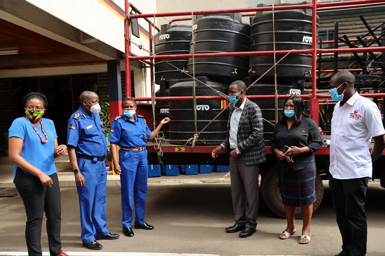 Kenya Police Help resize 2